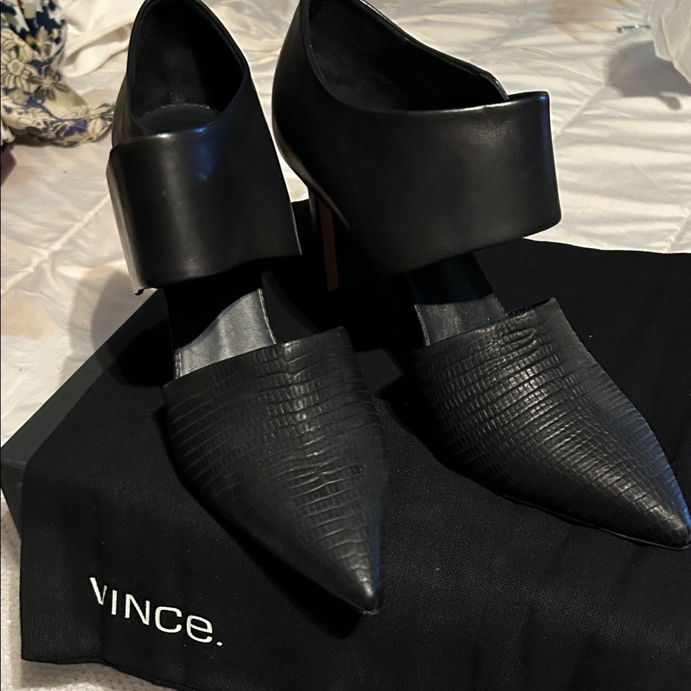 Vince Black leather Capri heels with faux lizard texture NWB